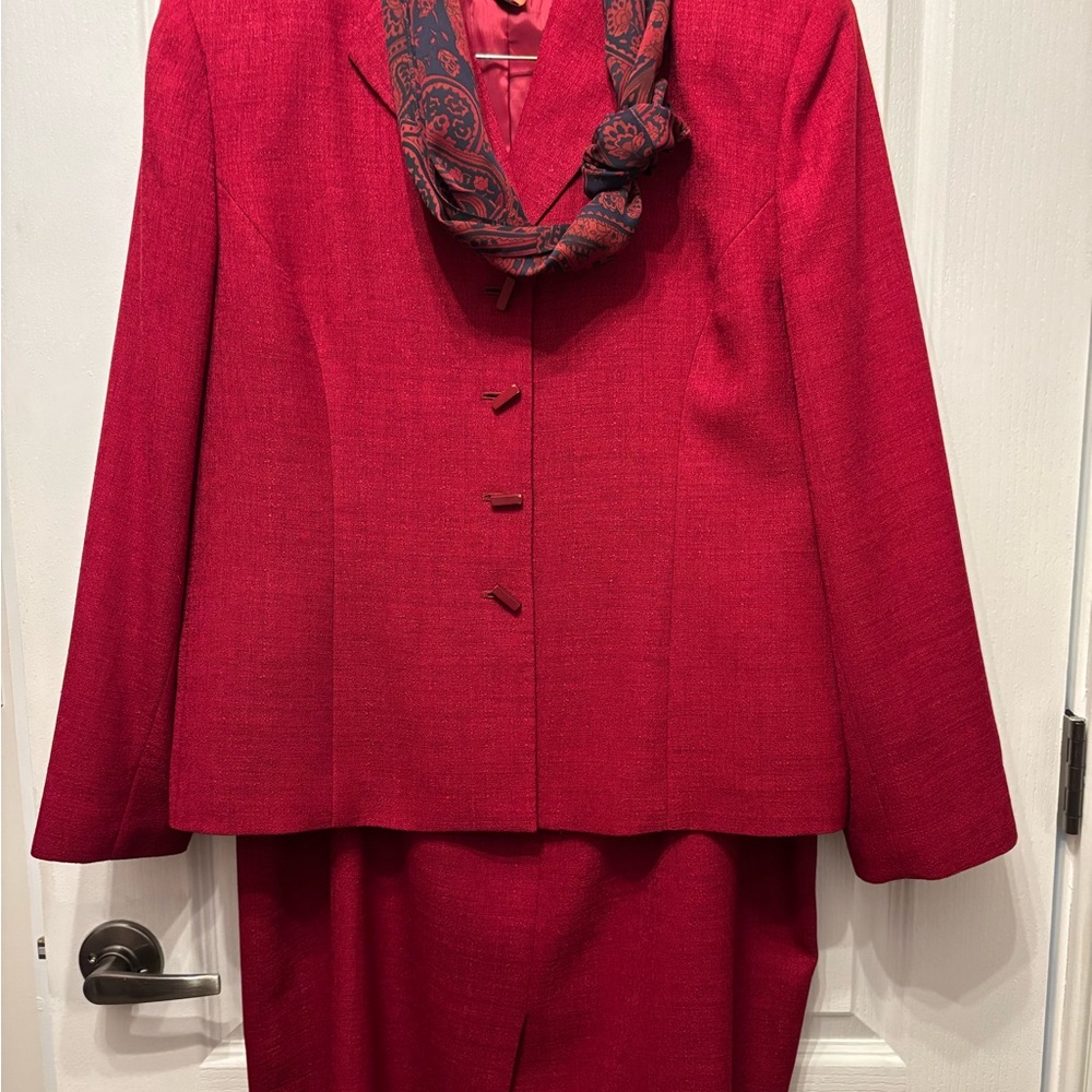 Vibrant Red Tailored Blazer with Structured Silhouette